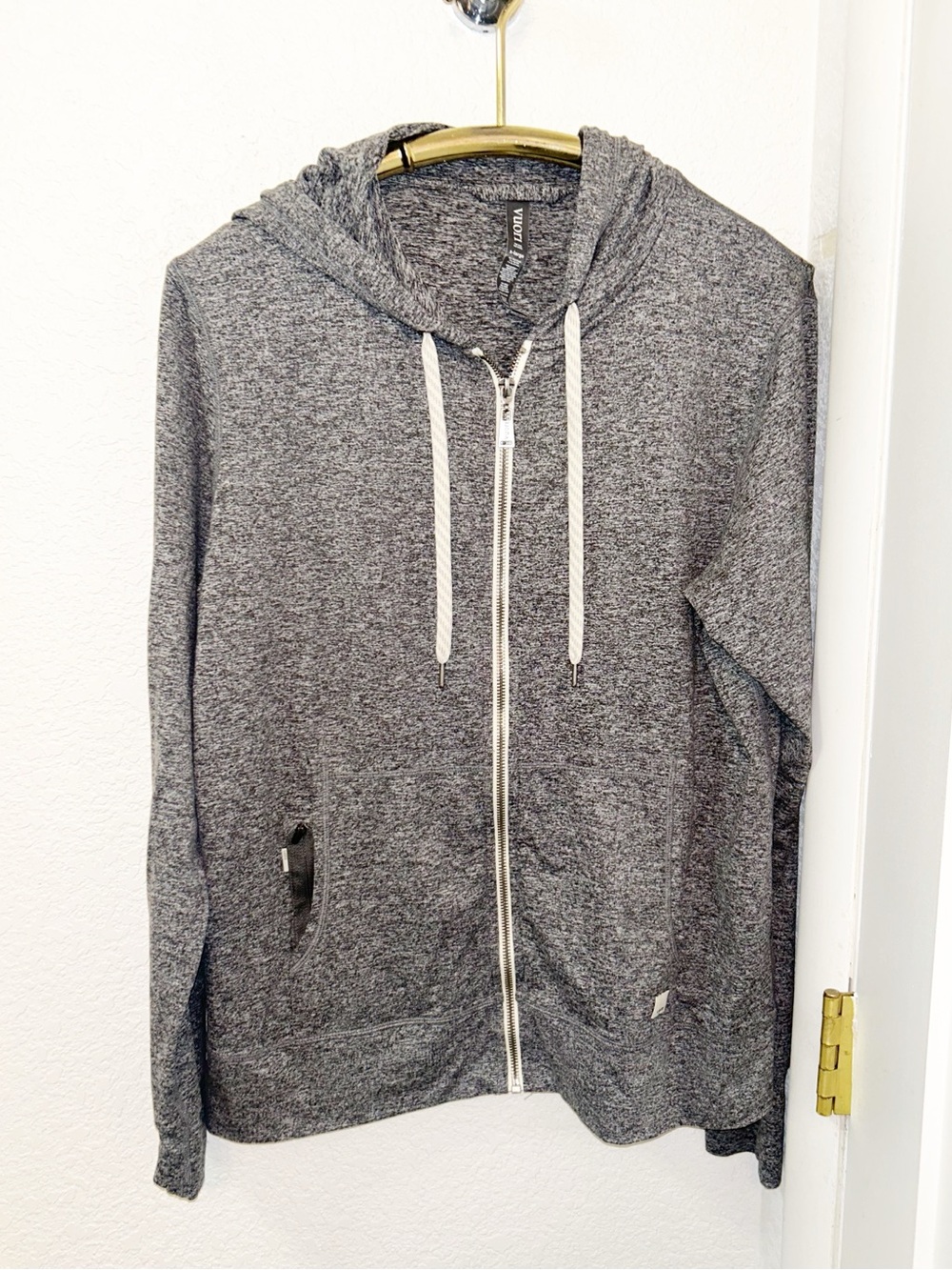 VUORI The Halo Performance Hoodie 2.0 Jacket in Heathered Grey SZ: X-Large